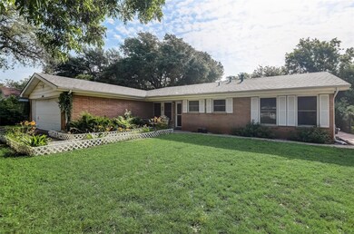 204 Arcadia St, Hurst, TX 76053 - photo 2