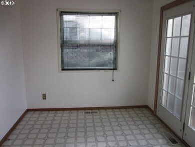 3311 Nebraska St, Longview, WA 98632 - photo 4