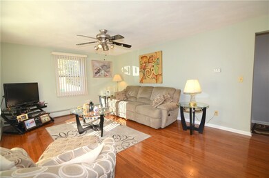 190 Boulder View Dr, Warwick, RI 02886 - photo 3