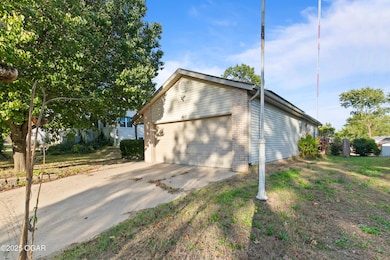 1413 Roosevelt Ave, Joplin, MO 64801 - photo 2