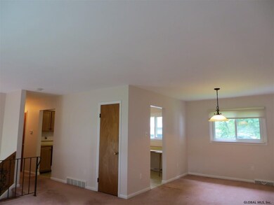 8 Dahlem Blvd, Schenectady, NY 12309 - photo 3