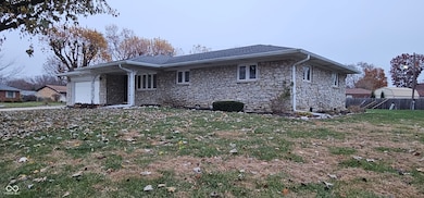 8135 Bishops Ln, Indianapolis, IN 46217 - photo 4