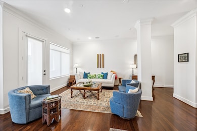 Living room with separate access to its own balcon