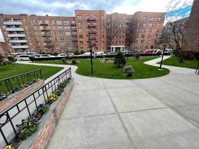 100-11 67th Rd unit 4, Forest Hills, NY 11375 - photo 2