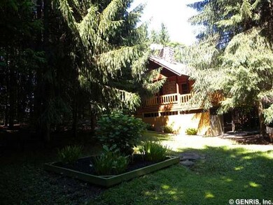 Yard/Garden. As you stroll through the yard you ca