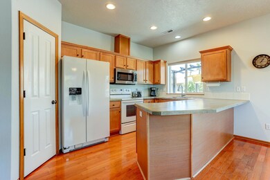 2109 NW Cedar Ave, Redmond, OR 97756 - photo 4