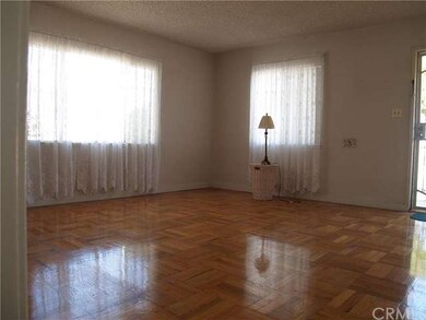 Living room photo # 2