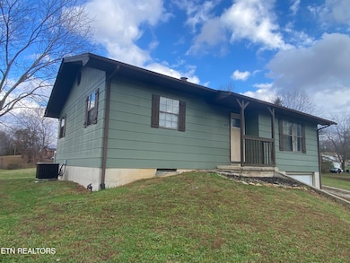 332 Slaven Ln, Oneida, TN 37841 - photo 4