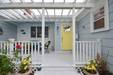 31 Wilson St, South Dartmouth, MA 02748 - photo 2