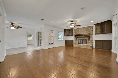 402 Odessa Dr, Magnolia, TX 77354 - photo 3