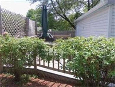 5 Nokomis St, Springfield, MA 01109 - photo 2