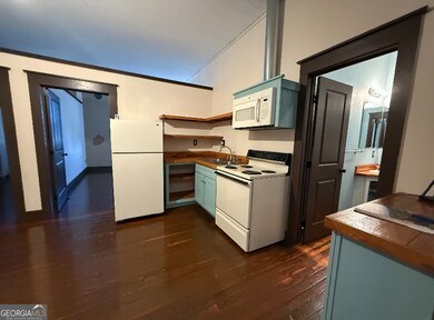 359 Railroad St unit B, Royston, GA 30662 - photo 4