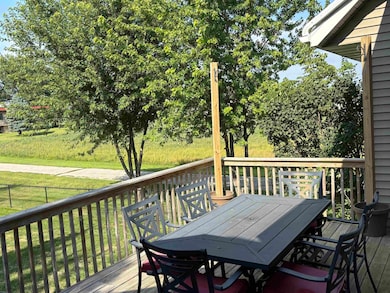 305 Sherman St, Dysart, IA 52224 - photo 3