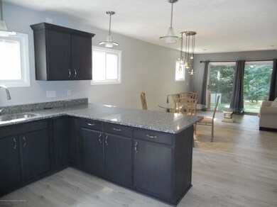 904 S Dexter Dr, Lansing, MI 48910 - photo 3