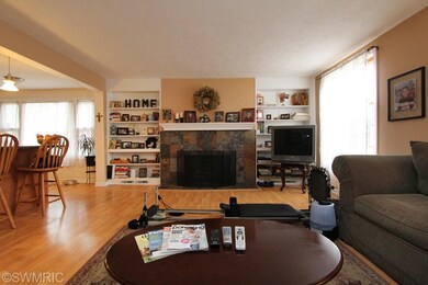 224 N Hudson St, Lowell, MI 49331 - photo 3