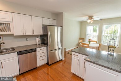 4049 Chetham Way unit 18, Woodbridge, VA 22192 - photo 4