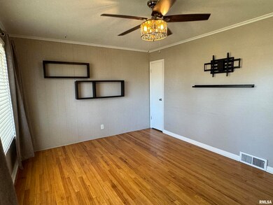 2325 W 43rd St, Davenport, IA 52806 - photo 3