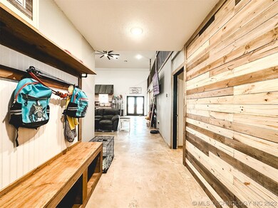 SPLIT-LIVING FLOORPLAN