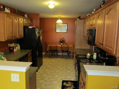 6889 Hunt Dr, Macungie, PA 18062 - photo 7