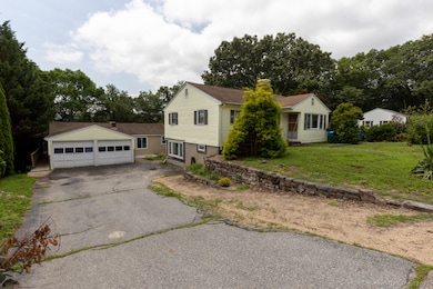 32 Cedar Ln, Uncasville, CT 06382 - photo 2