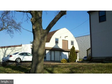 637 E Broad St, Souderton, PA 18964 - photo 4