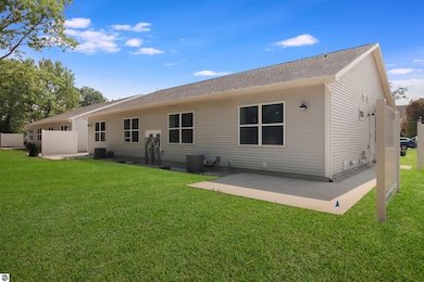 1741 Linden Ave unit 15, Traverse City, MI 49686 - photo 2