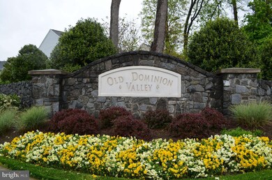 208 E Wise Ct, Purcellville, VA 20132 - photo 2