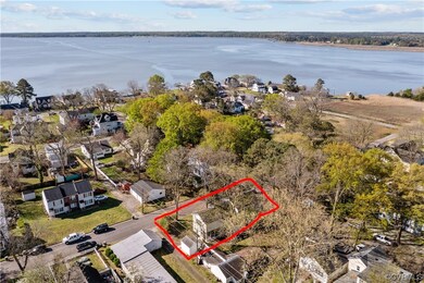 Location - close to York River!