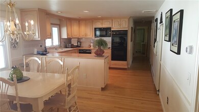 135 E View Ave, Cranston, RI 02920 - photo 3