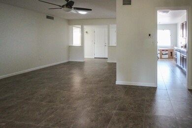 10322 W Cinnebar Ave, Sun City, AZ 85351 - photo 6