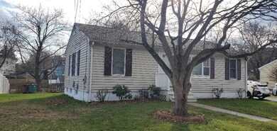 152 Roberta Ave, Woonsocket, RI 02895 - photo 2