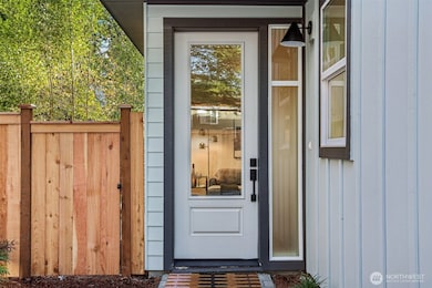 13748 Stone Ave N, Seattle, WA 98133 - photo 3