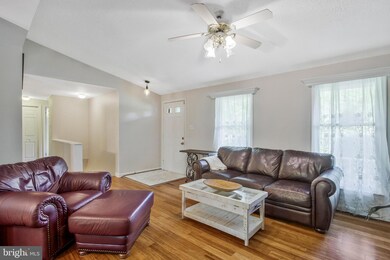 39305 Thomas Dr, Mechanicsville, MD 20659 - photo 5