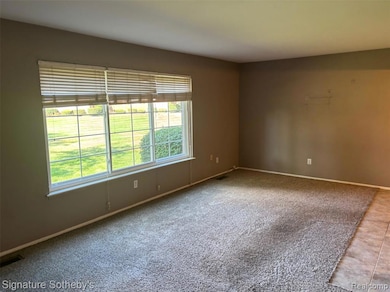 689 E Fox Hills Dr unit 65, Bloomfield Hills, MI 48304 - photo 6