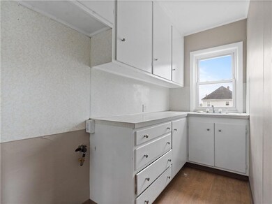 129 Coyle Ave, Pawtucket, RI 02861 - photo 4