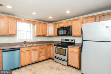 908 Winsap Ct, Halethorpe, MD 21227 - photo 3