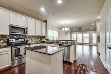 Beautiful Kitchen with granite countertops!