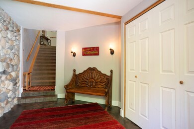 Foyer & Entrance Stairs