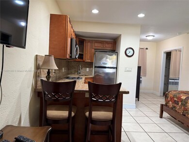 811 NE 10th St unit 4, Hallandale Beach, FL 33009 - photo 3