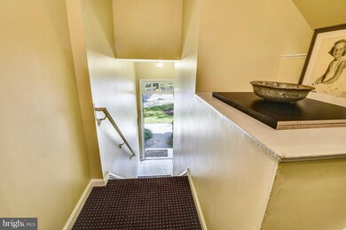 10436 Parthenon Ct, Bethesda, MD 20817 - photo 3