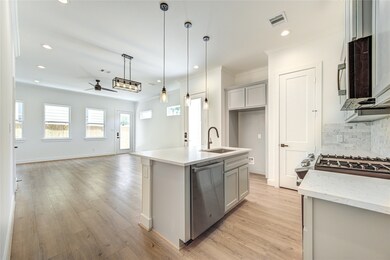 221 Frawley St, Houston, TX 77009 - photo 7