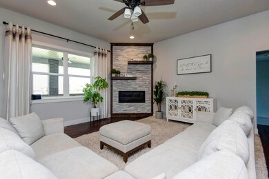 677 N Fox Hill Cir, Nixa, MO 65714 - photo 2