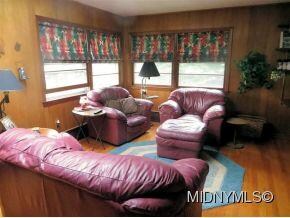 Big Family Room - Hdwd Floors