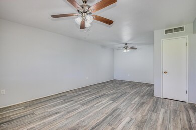 13605 N Newcastle Dr, Sun City, AZ 85351 - photo 4