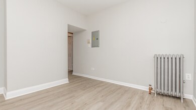 2716 W Rosemont Ave unit 1, Chicago, IL 60659 - photo 2