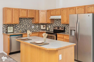2425 Duncanshire St 9-large-004-Kitchen-