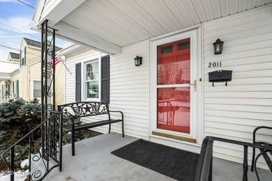 4-web-or-mls-2011RobinwoodAve_04