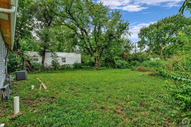 1212 SE Pinecrest Dr, Topeka, KS 66605 - photo 7