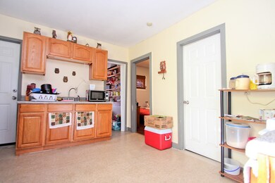 216 Eastern Ave, Springfield, MA 01109 - photo 6