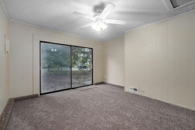 2755 W Chestnut St-7